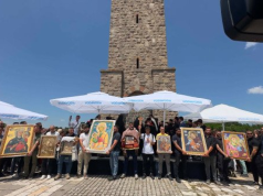 Beteja e Fushë-Kosovës/ Policia e Kosovës shoqëron disa serbë që morën pjesë në ceremoni