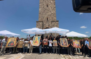 Beteja e Fushë-Kosovës/ Policia shoqëron disa serbë që morën pjesë në ceremoni