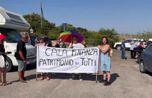 Itali, qindra vetë protestojnë kundër resortit luksoz pranë Tavolarës, pritet vendimi i gjykatës