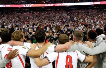 Bellingham shkëlqen, Anglia eliminon Meksikën dhe sfidon Haalandin në çerekfinale