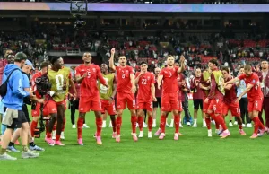 Zvicra thyen mallkimin 88-vjeçar, eliminon Algjerinë dhe kalon në 1/8-at e Botërorit
