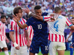 Mbappé vendos, por skandali shpërthen pas ndeshjes! Franca kalon mes akuzave për lojën “e pistë” të Paraguait