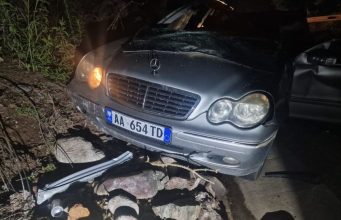 Gurë nga mali bien mbi makinë, humb jetën 42-vjeçari në Librazhd