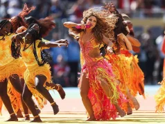 Shakira, Madonna, Justin Bieber dhe BTS ndezën finalen e Botërorit, spektakli i pjesës së parë hyn në histori