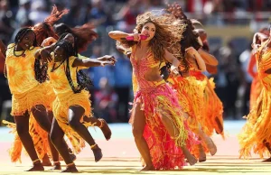 Shakira, Madonna, Justin Bieber dhe BTS ndezën finalen e Botërorit, spektakli i pjesës së parë hyn në histori