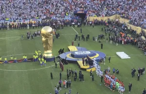 Spanja ngre Kupën e Botës! Trump dhe Infantino dorëzojnë trofeun, Messi largohet mes lotëve