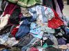BE ndalon shkatërrimin e rrobave të pashitura, hyjnë në fuqi rregullat e reja. Nga 19 korriku, produktet do të duhet të riciklohen, dhurohen ose ripërdoren.