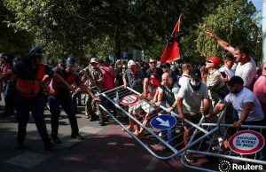 32 të proceduar për protestën/ 2 arrestime dhe 30 persona nën hetim pas incidenteve pranë Kuvendit, u plagosën 6 efektivë policie