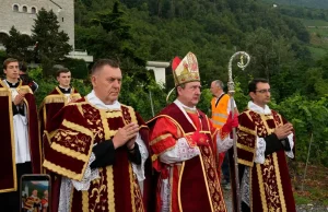 Katolikët rebelë sfidojnë Vatikanin/ Shoqëria e Shën Piut X shuguron katër ipeshkvij, duke rrezikuar një përçarje të re me Kishën Katolike