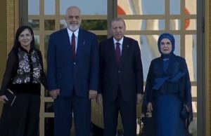 Rama mbërrin në Ankara, merr pjesë në darkën zyrtare të Samitit të NATO-s
