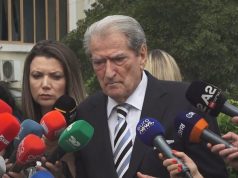 Berisha: Pro kredisë amerikane, jo procedurës. Kreu i PD: Nuk marrim pjesë në votim, qeveria shkeli Kushtetutën me procedurën e përshpejtuar