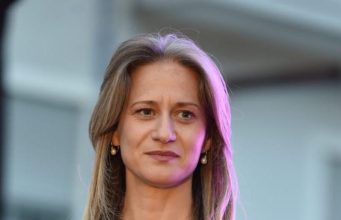 Ministrja Ismaili përgënjeshtron Berishën: Videoja e fermerëve që derdhin qumësht është nga Kosova