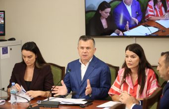 (Video) Balla: Vendimet për Aeroportin e Vlorës dhe Zvërnecin i firmosi Sali Berisha