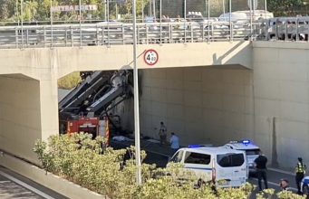 Policia identifikon dy shtetasit egjiptianë që udhëtonin me betoniere. Të dy humbën jetën, ndërsa drejtuesi i automjetit tjetër është jashtë rrezikut.
