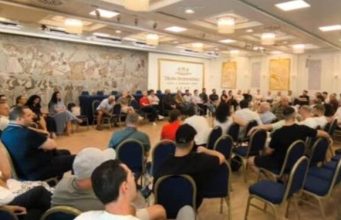 Plasin debatet brenda protestës, “Kuvendi Qytetar” përçahet ende pa nisur