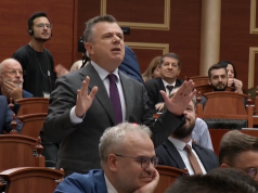 Balla opozitës: plotësojani kërkesat protestuesve; kërkojnë Berisha në burg!