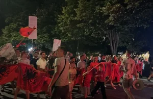 Mbyllet protesta e 37-të në Tiranë, pas fjalimeve qytetarët marshojnë në kryeqytet