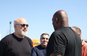 Rama nga stadiumi i koncertit të Kanye West: Më 11 korrik në Tiranë priten spektatorë nga 80 shtete