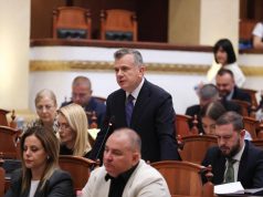 Balla: Deklarata për spastrimin etnik është indinjuese, me çështjen e Kosovës nuk bëhet karagjozllëk. Edi Rama e ka mbrojtur Kosovën edhe në Beograd