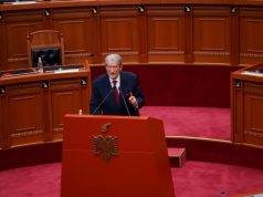 Berisha i bie pragut, nxehet me Ballën sulmon Peleshin në Kuvend: “Vasal i Ramës, armik i Kushtetutës”