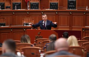 Balla thumbon Berishën për datëlindjen: ” Ka ndryshuar datën. Një ditë para diktatorit”
