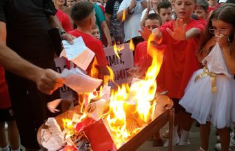 Revolta ndaj hartës së PS-së/ Kryebashkiakë socialistë, drejtues lokalë dhe banorë kundërshtojnë shkrirjen e disa bashkive. Thirrje për protesta