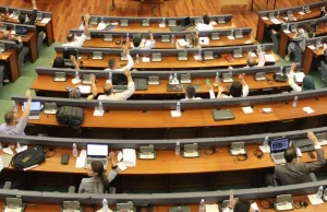 Kosova pret konstituimin e Kuvendit, partitë nën presion për të gjetur marrëveshje