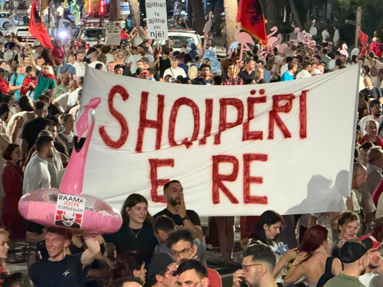 100-dite-revolte-ne-shqiperi-dw-protestuesit-nuk-heqin-dore-bejne-thirrje-per-doreheqjen-e-rames