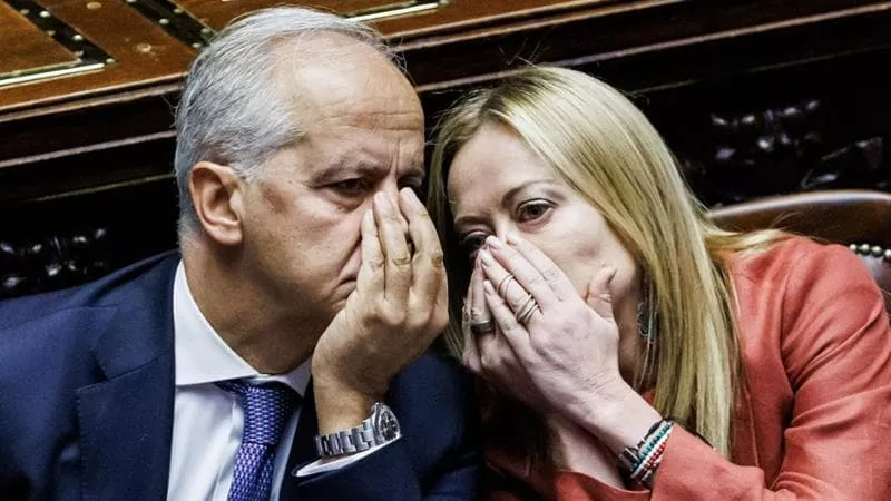 kriza-e-emigranteve-ngrin-schengenin-italia-zgjat-kontrollet-me-spanjen-madridi-pergjigjet-me-te-njejten-mase