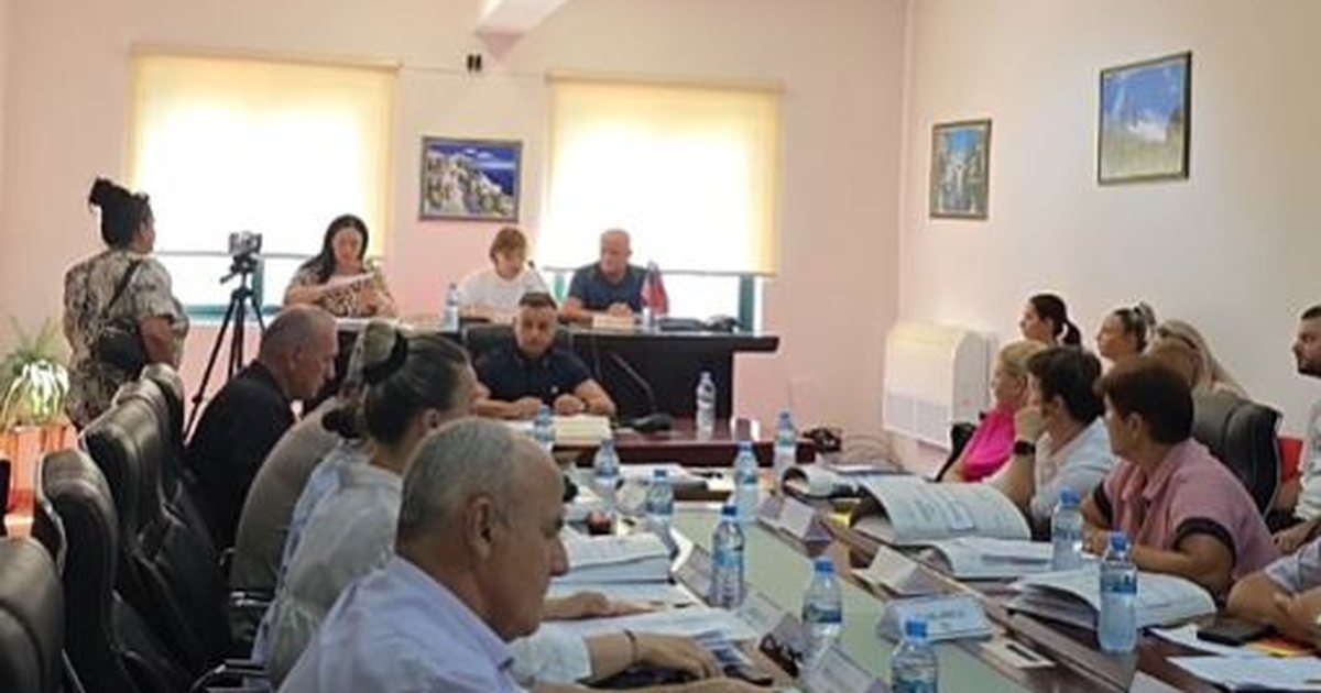 turp-nese-votohet-policani-kunder-shkrirjes-me-beratin-15-keshilltare-kercenojne-me-doreheqje