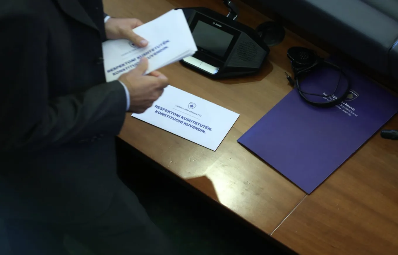 deputetet-e-pdk-se-per-te-pesten-dite-para-qeverise-iu-bashkohen-edhe-prodhuesit-vendore
