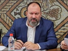 Mazniku: Reforma territoriale vendoset në Kuvend, jo me protesta. Bashkëkryetari socialist i reformës rrëzon idenë e referendumit dhe thotë se debati do të zhvillohet në Parlament.