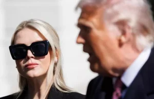 Misteri i dorëheqjes së Leavitt/ “Hakmarrje” ndaj Trump pas poshtërimit në avionin-karrem?