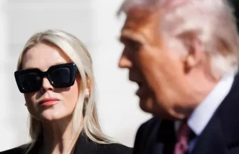 Misteri i dorëheqjes së Leavitt/ “Hakmarrje” ndaj Trump pas poshtërimit në avionin-karrem?