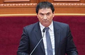Ish-deputeti i Qarkut Fier, Omer Mamo, ka reaguar kundër propozimit për shkrirjen e Bashkisë Patos dhe bashkimin e saj me Bashkinë Fier.