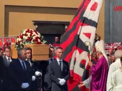 “Ka vetëm një kapiten!”/ Mijëra tifozë i japin lamtumirën legjendës Franco Baresi (Video)