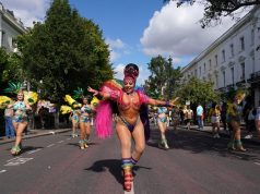60-vjetori që “çmendi” Londrën/ Dy milionë në rrugë për Notting Hill, 243 të arrestuar në një ditë (video)
