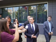 Takimi që mund të zhbllokojë krizën/ Kurti dhe Abdixhiku përballë në Kuvend, në tryezë konstituimi i institucioneve