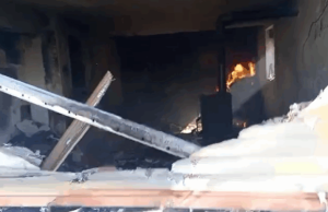 Shpërthen kondicioneri, flakët përpijnë banesën dykatëshe në Lushnje