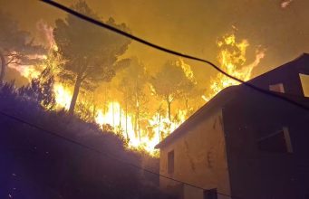 Natë dramatike në Krujë, flakët iu afruan banesave dhe spitalit