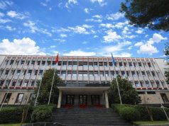 Himni shqiptar nuk u luajt në Pustec, reagon MEPJ: Mungesë serioze ndaj protokollit dhe simboleve kombëtare