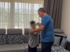 Balla në familjen Leçini në Rrogozhinë: Shteti do të kujdeset për integrimin e plotë të Abdullahit pas riatdhesimit nga Siria