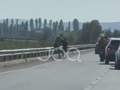 Turizmi i zi/ Në aksin Shkodër–Velipojë, shqiptari godet turistin dhe e rrëzon në mes të rrugës