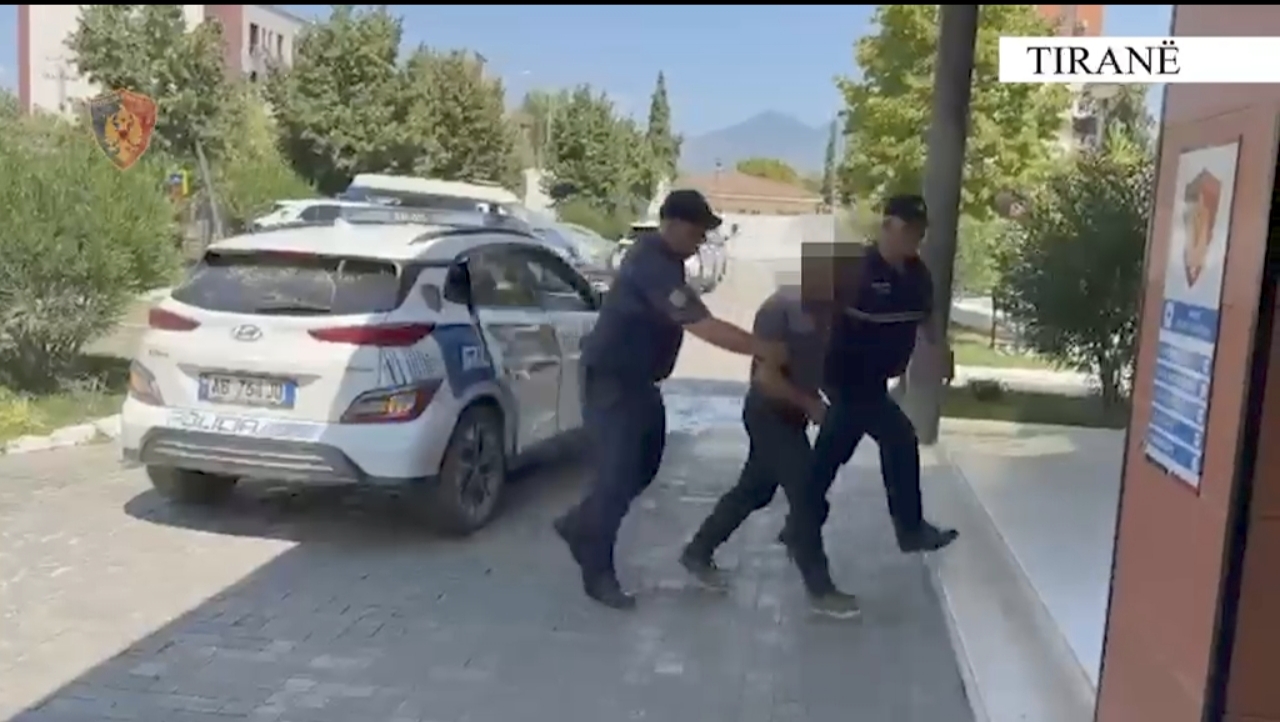 Kanosi grupin e xhirimit të Ora News gjatë punës  arrestohet 64 vjeçari në Tiranë