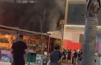 Tmerr në Lungomaren e Vlorës/ Zjarri shkrumbon hotelin, 7 të plagosur! Disa u hodhën nga dritaret për t’i shpëtuar flakëve