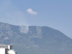 Riaktivizohen flakët në Dajt/ Situatë kritike në Pukë, 3 helikopterë në operacion