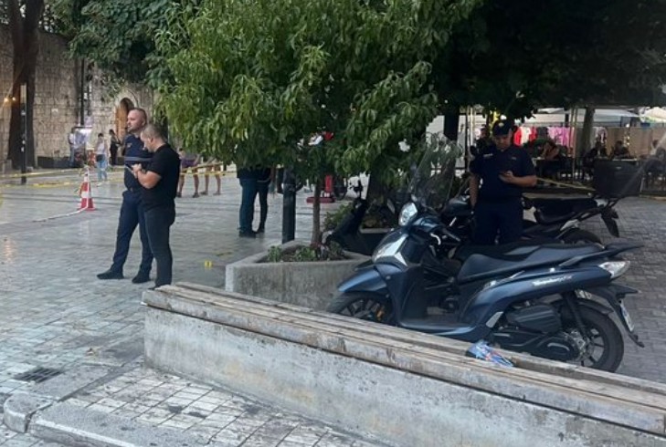 tirane-pergjaket-pedonalja-prane-kalase-39-vjecari-goditet-me-mjet-preres-autoret-ne-arrati