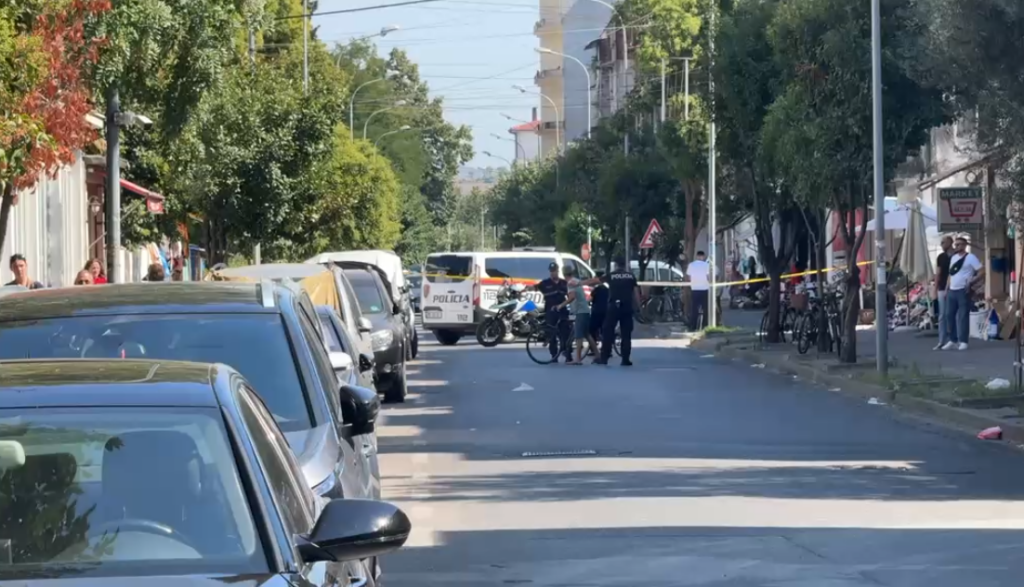 u-plagos-sot-prane-shtepise-se-tij-kush-eshte-vladimir-bruci-u-dhunua-dy-vite-me-pare-nga-6-persona-per-nje-vend-parkimi