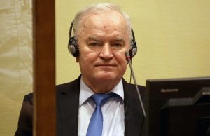 Vdes në qeli “Kasapi i Bosnjës”/ Ratko Mlladiç mori me vete dënimin, por jo krimet e gjenocidit