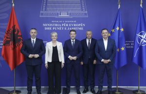 Hoxha takon përfaqësuesit shqiptarë të Luginës së Preshevës: Të drejtat e tyre, prioritet i diplomacisë shqiptare